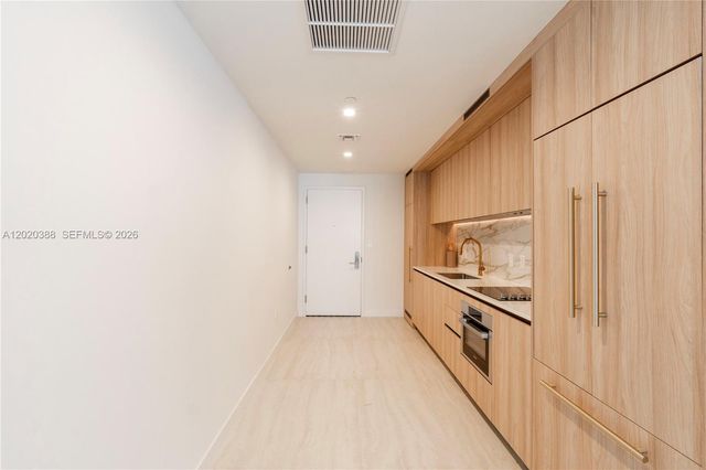 77 SE 5th St 3914, Miami, FL 33131