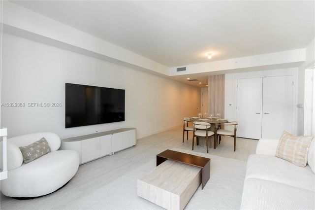 77 SE 5th St 3914, Miami, FL 33131