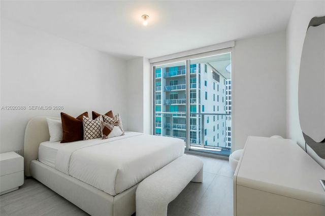 77 SE 5th St 3914, Miami, FL 33131