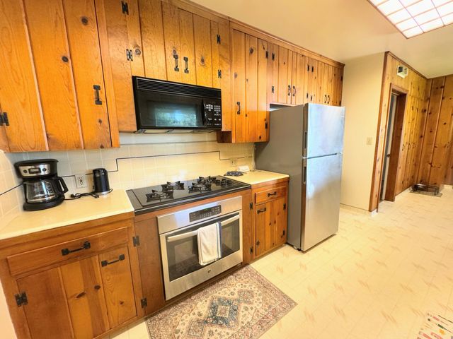 15061 Ave 288, Visalia, CA 93292