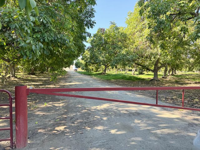 15061 Ave 288, Visalia, CA 93292