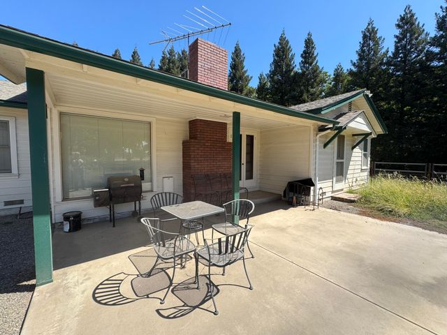 15061 Ave 288, Visalia, CA 93292