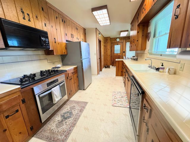 15061 Ave 288, Visalia, CA 93292