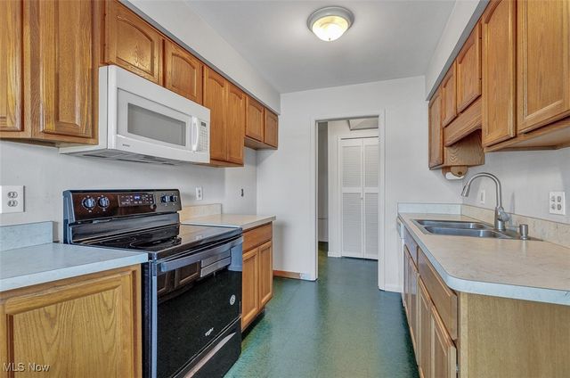 30350 Twin Lakes Drive, Wickliffe, OH 44092