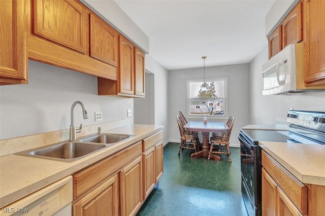 30350 Twin Lakes Drive, Wickliffe, OH 44092