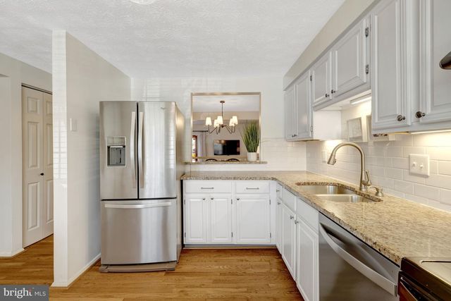 2910 BRIDGEHAMPTON CT, Falls Church, VA 22042