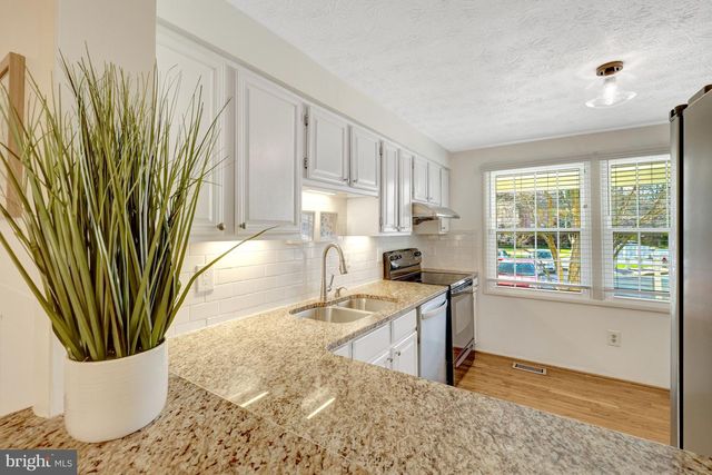 2910 BRIDGEHAMPTON CT, Falls Church, VA 22042