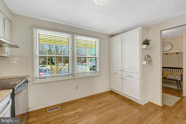 2910 BRIDGEHAMPTON CT, Falls Church, VA 22042