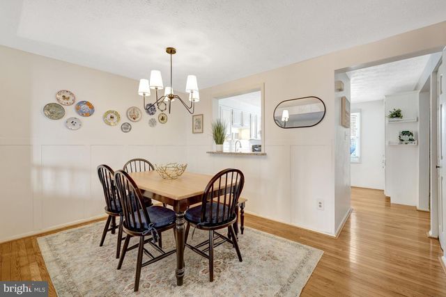 2910 BRIDGEHAMPTON CT, Falls Church, VA 22042