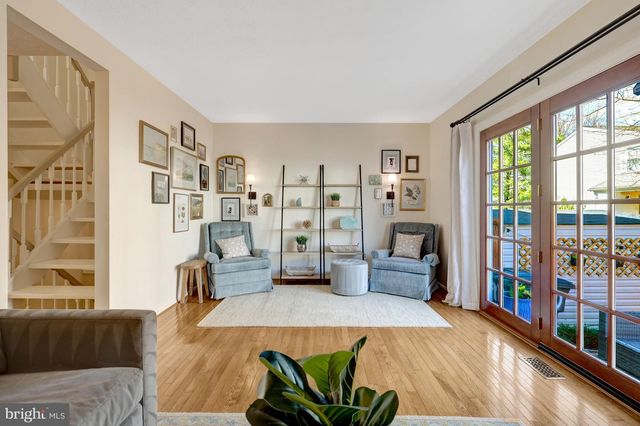 2910 BRIDGEHAMPTON CT, Falls Church, VA 22042