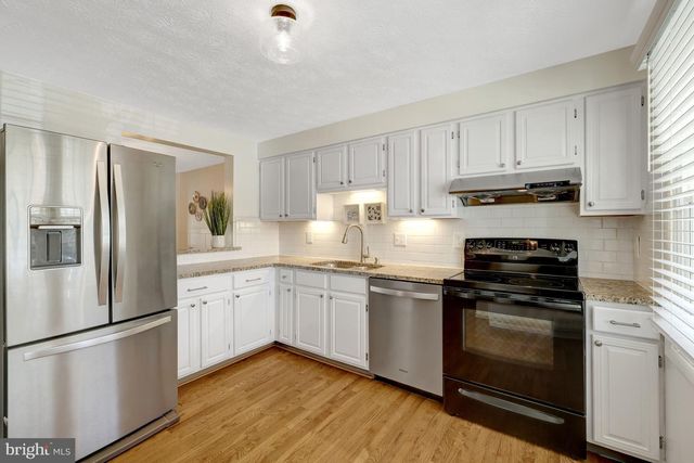 2910 BRIDGEHAMPTON CT, Falls Church, VA 22042