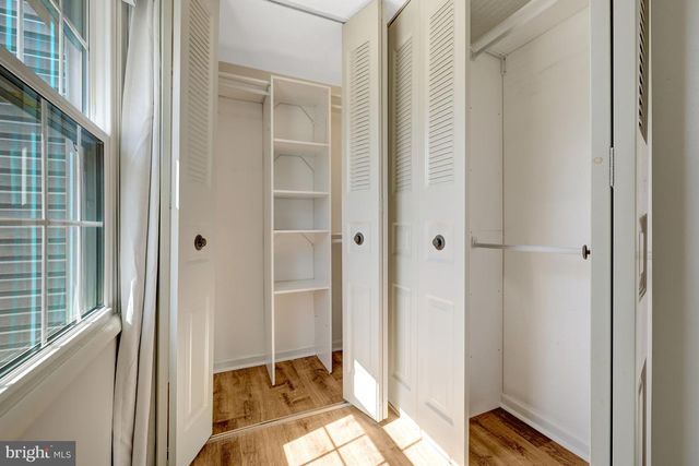 2910 BRIDGEHAMPTON CT, Falls Church, VA 22042