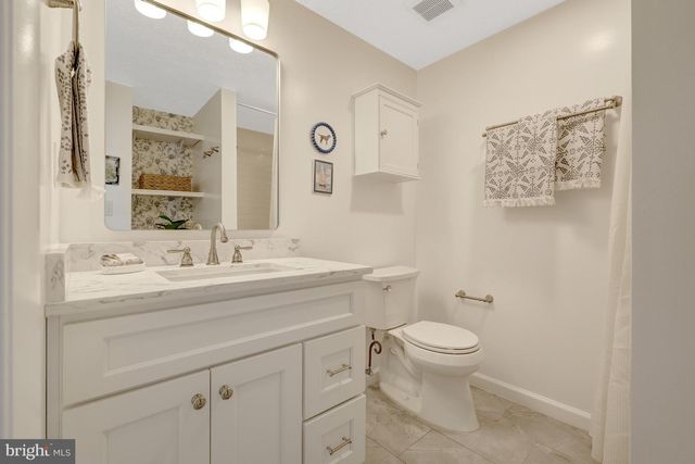 2910 BRIDGEHAMPTON CT, Falls Church, VA 22042