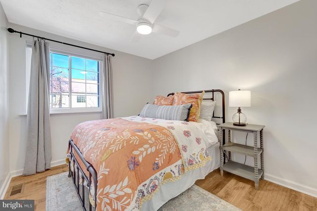 2910 BRIDGEHAMPTON CT, Falls Church, VA 22042