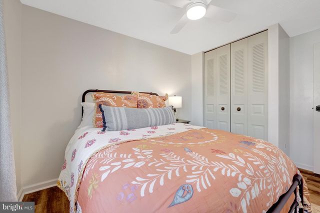 2910 BRIDGEHAMPTON CT, Falls Church, VA 22042