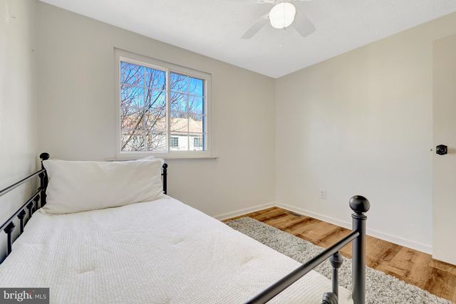 2910 BRIDGEHAMPTON CT, Falls Church, VA 22042