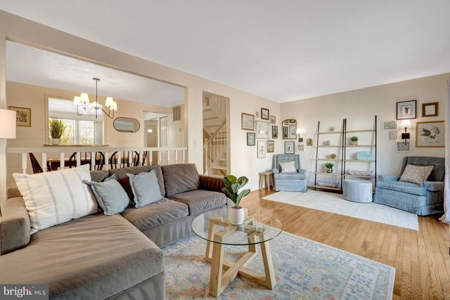 2910 BRIDGEHAMPTON CT, Falls Church, VA 22042