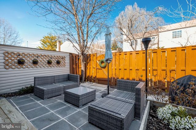 2910 BRIDGEHAMPTON CT, Falls Church, VA 22042