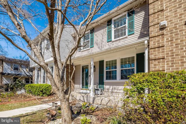 2910 BRIDGEHAMPTON CT, Falls Church, VA 22042