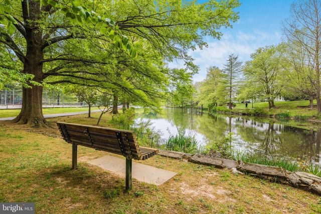 2910 BRIDGEHAMPTON CT, Falls Church, VA 22042