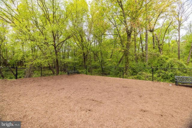 2910 BRIDGEHAMPTON CT, Falls Church, VA 22042