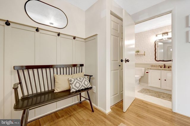 2910 BRIDGEHAMPTON CT, Falls Church, VA 22042