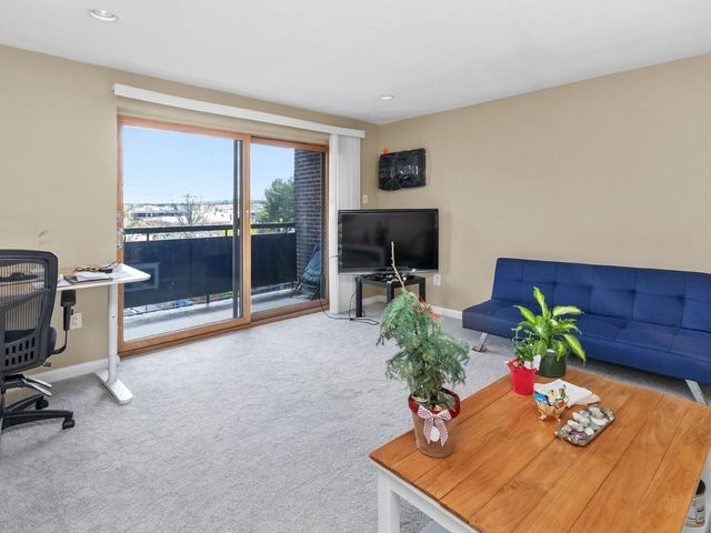 32 Whites Avenue D45, Watertown, MA 02472