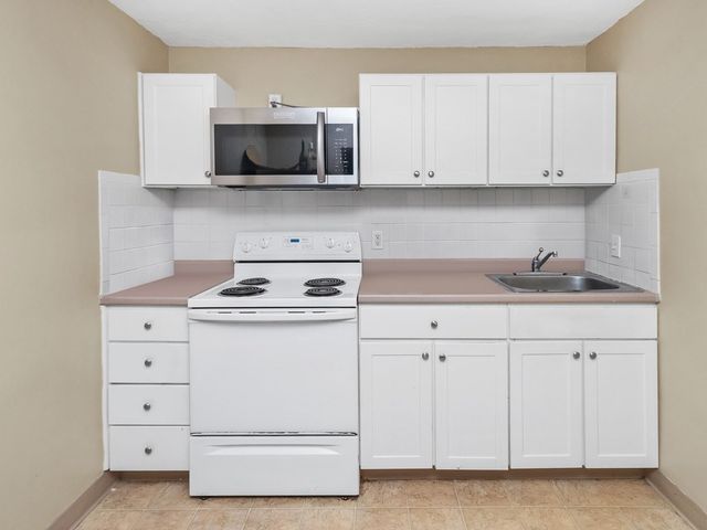 32 Whites Avenue D45, Watertown, MA 02472