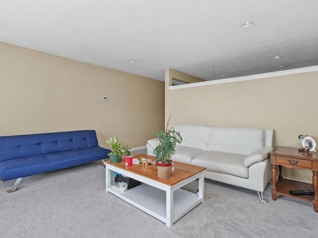 32 Whites Avenue D45, Watertown, MA 02472