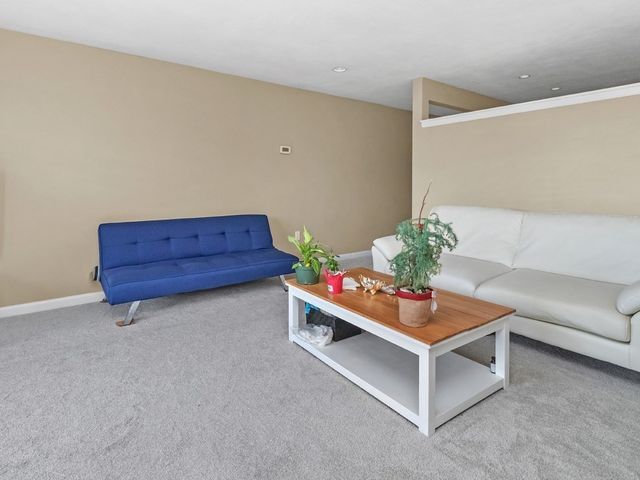 32 Whites Avenue D45, Watertown, MA 02472