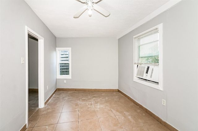 4610 Schroeder Street 2, Houston, TX 77011