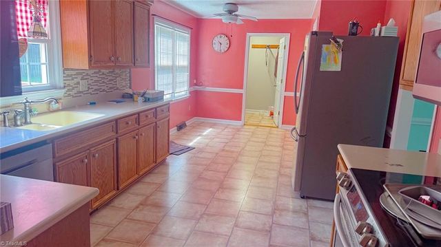 621 Nottinghill Drive, Winston-salem, NC 27107