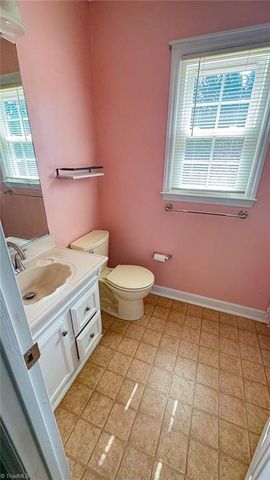 621 Nottinghill Drive, Winston-salem, NC 27107