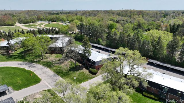 1822 Colonial Village Way, Waterford Charter Township, MI 48328