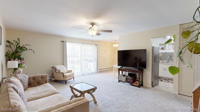 1822 Colonial Village Way, Waterford Charter Township, MI 48328