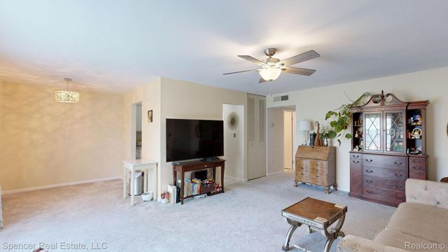 1822 Colonial Village Way, Waterford Charter Township, MI 48328