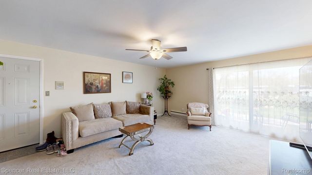 1822 Colonial Village Way, Waterford Charter Township, MI 48328