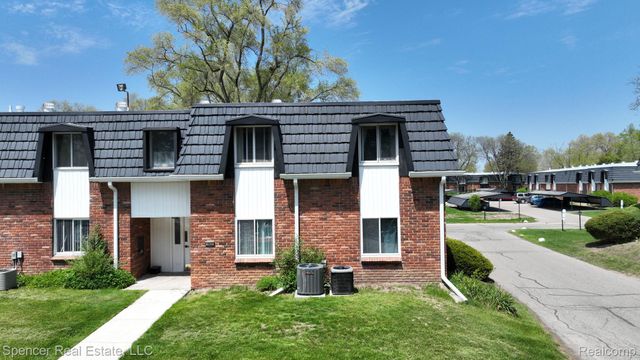 1822 Colonial Village Way, Waterford Charter Township, MI 48328