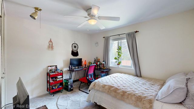 1822 Colonial Village Way, Waterford Charter Township, MI 48328