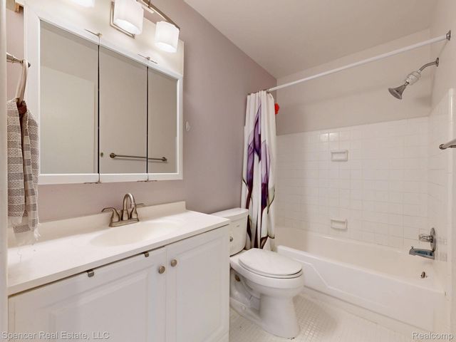 1822 Colonial Village Way, Waterford Charter Township, MI 48328