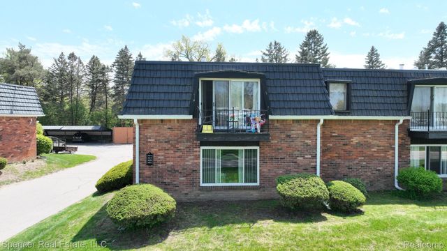 1822 Colonial Village Way, Waterford Charter Township, MI 48328
