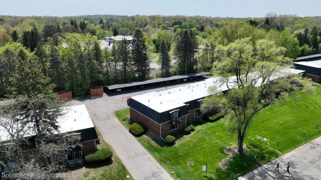 1822 Colonial Village Way, Waterford Charter Township, MI 48328