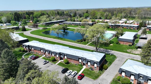 1822 Colonial Village Way, Waterford Charter Township, MI 48328