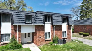 1822 Colonial Village Way, Waterford Charter Township, MI 48328