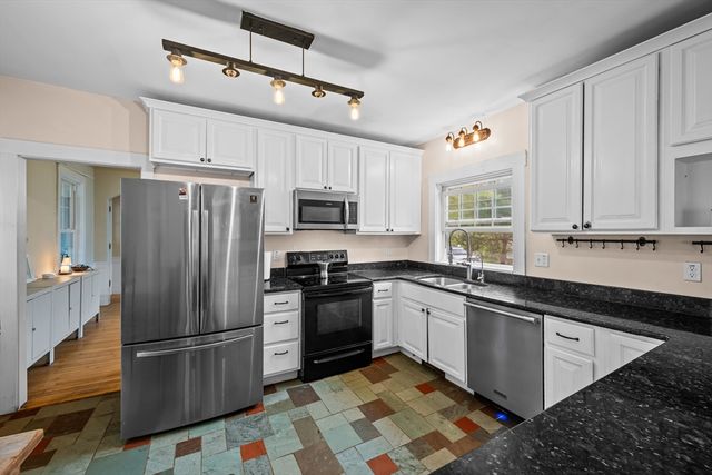 10 Maple, Sturbridge, MA 01566