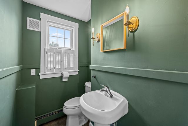 10 Maple, Sturbridge, MA 01566