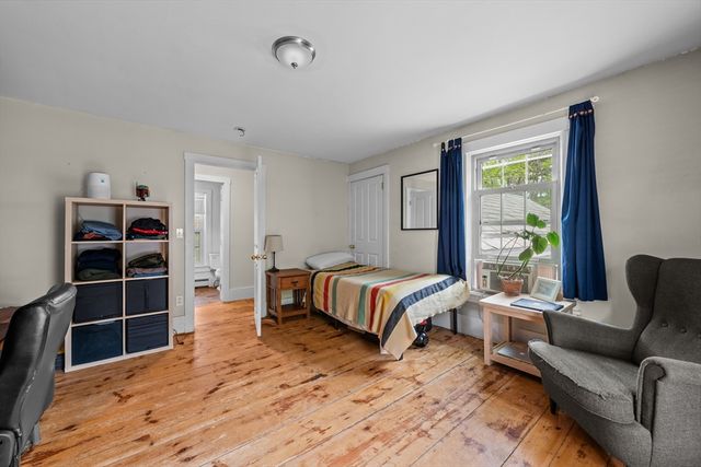 10 Maple, Sturbridge, MA 01566