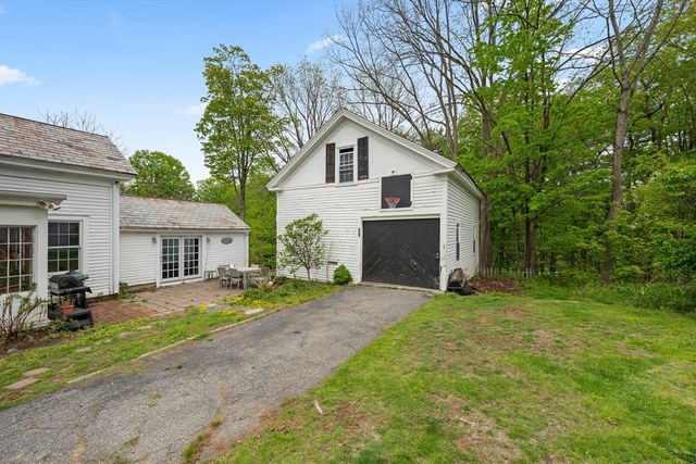 10 Maple, Sturbridge, MA 01566