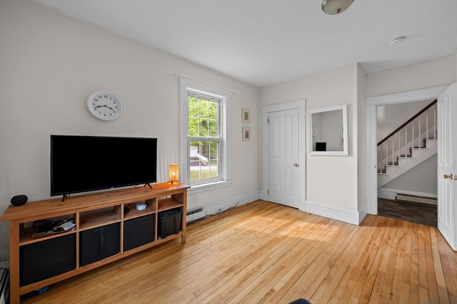10 Maple, Sturbridge, MA 01566