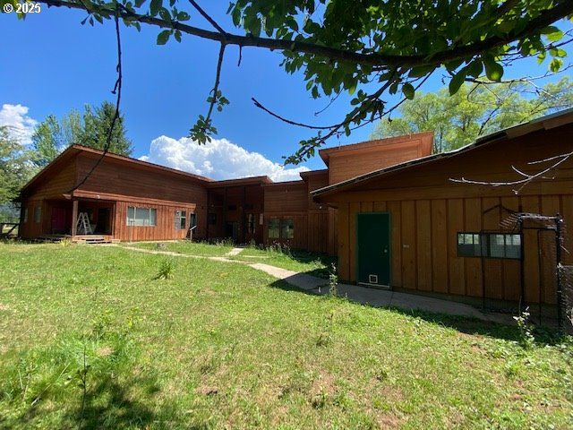 47664 RYALL Rd, Halfway, OR 97834